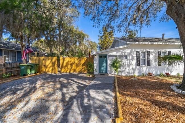 For Rent: $1,800 (2 beds, 2 baths, 1000 Square Feet)