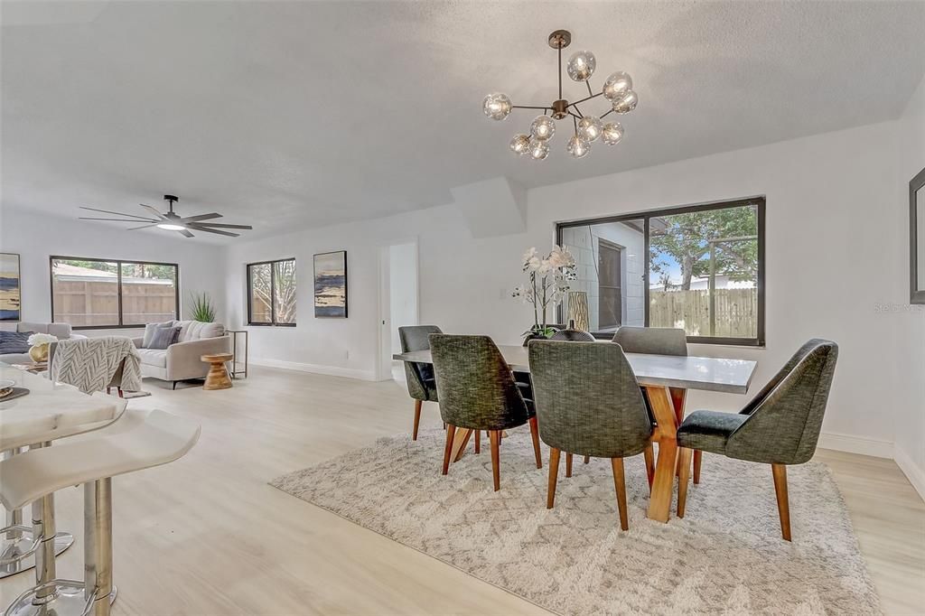 На продажу: $365,000 (4 спален, 2 ванн, 1801 Квадратных фут)
