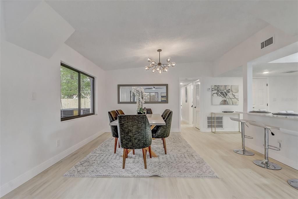 На продажу: $365,000 (4 спален, 2 ванн, 1801 Квадратных фут)