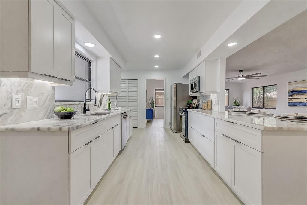На продажу: $365,000 (4 спален, 2 ванн, 1801 Квадратных фут)