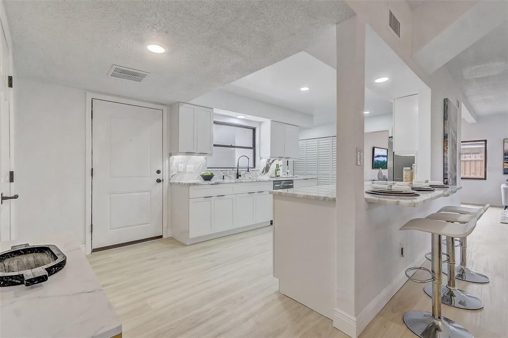На продажу: $365,000 (4 спален, 2 ванн, 1801 Квадратных фут)