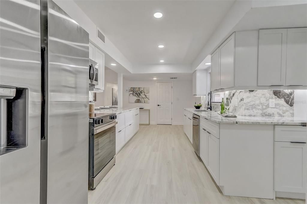 На продажу: $365,000 (4 спален, 2 ванн, 1801 Квадратных фут)