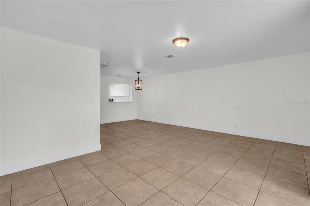 For Sale: $350,000 (3 beds, 2 baths, 1393 Square Feet)