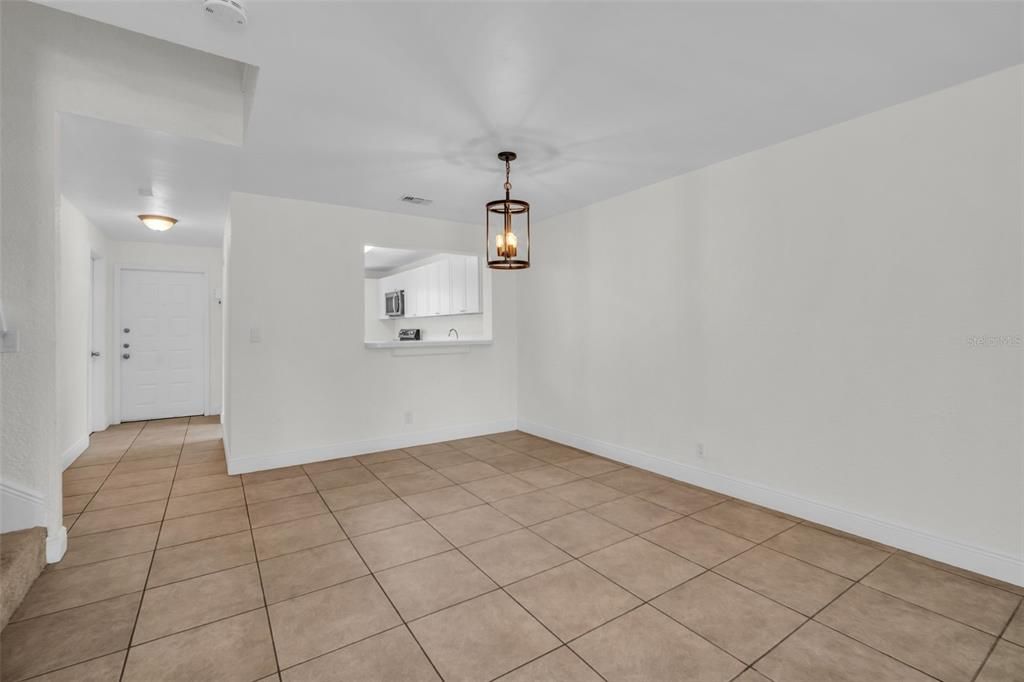 For Sale: $350,000 (3 beds, 2 baths, 1393 Square Feet)