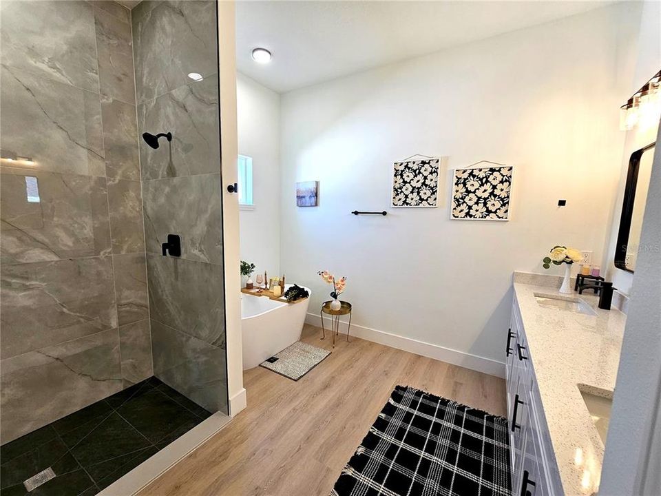 For Sale: $325,000 (4 beds, 2 baths, 1903 Square Feet)