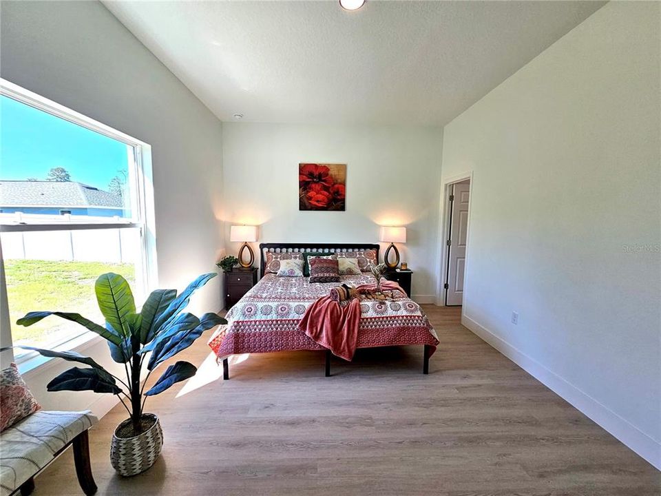 For Sale: $325,000 (4 beds, 2 baths, 1903 Square Feet)