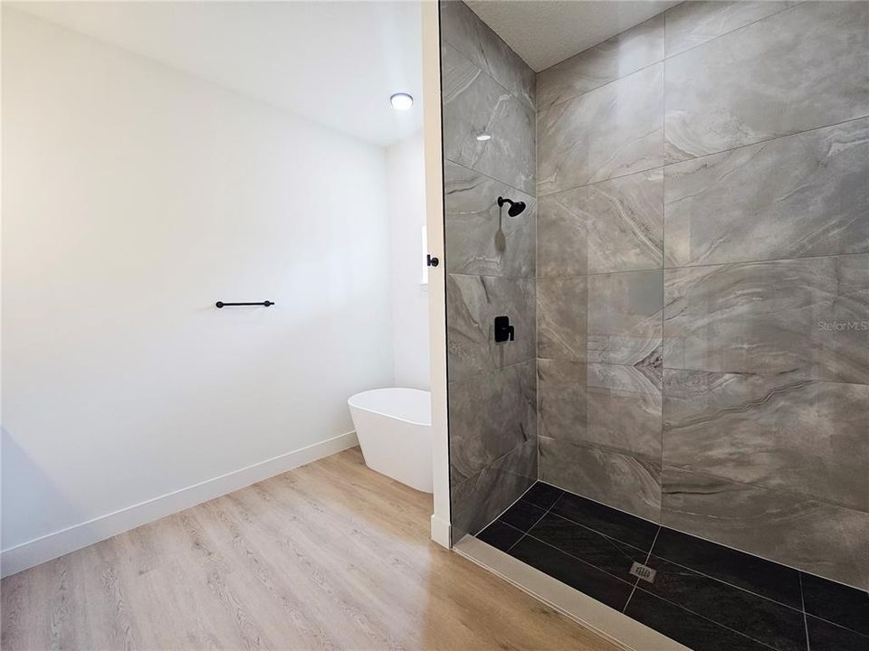 For Sale: $325,000 (4 beds, 2 baths, 1903 Square Feet)