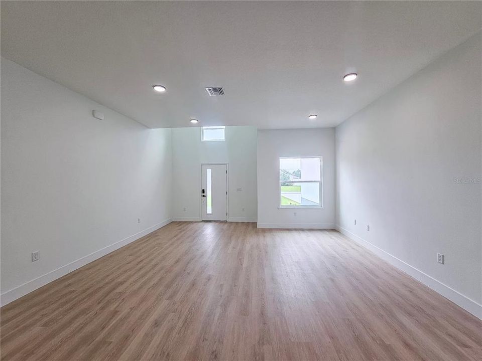 For Sale: $325,000 (4 beds, 2 baths, 1903 Square Feet)