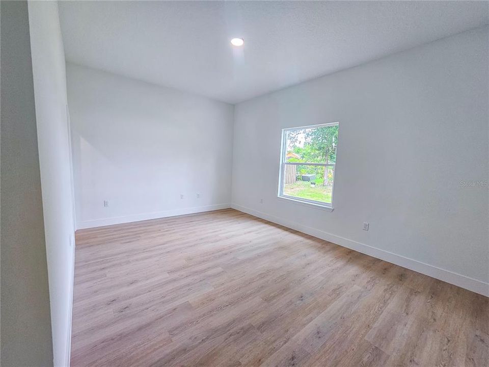 For Sale: $325,000 (4 beds, 2 baths, 1903 Square Feet)