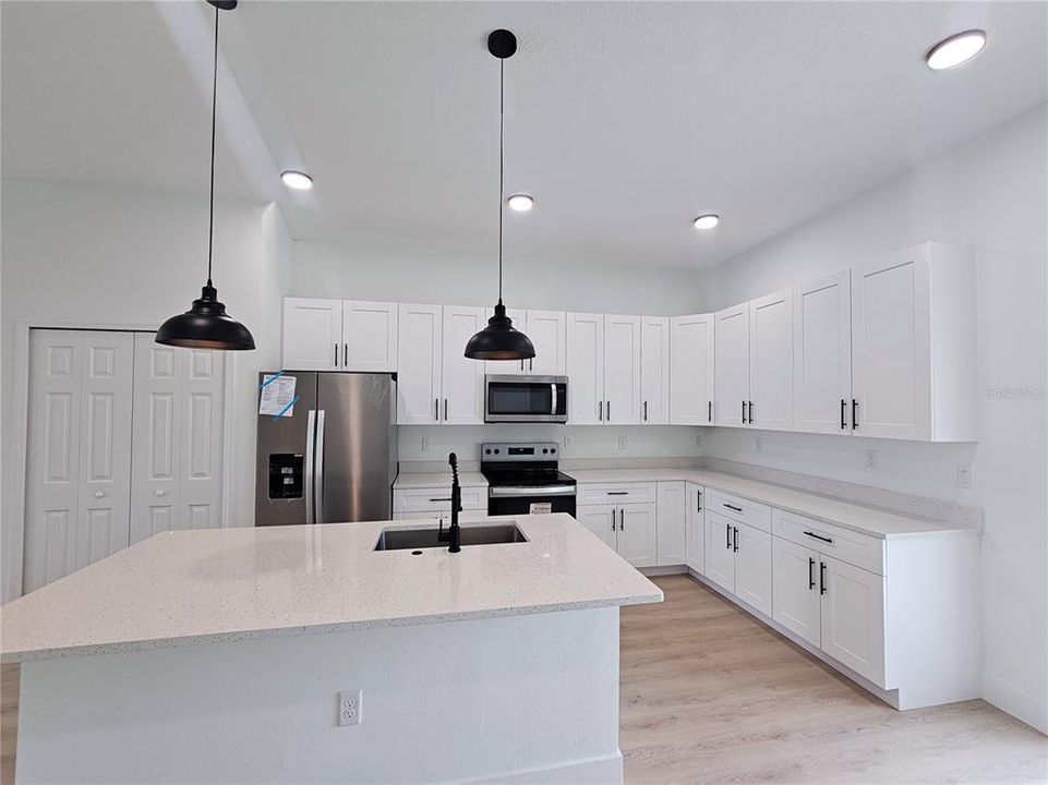 For Sale: $325,000 (4 beds, 2 baths, 1903 Square Feet)