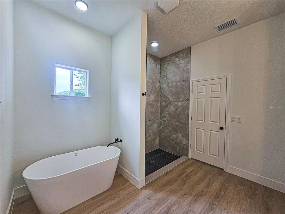 For Sale: $325,000 (4 beds, 2 baths, 1903 Square Feet)