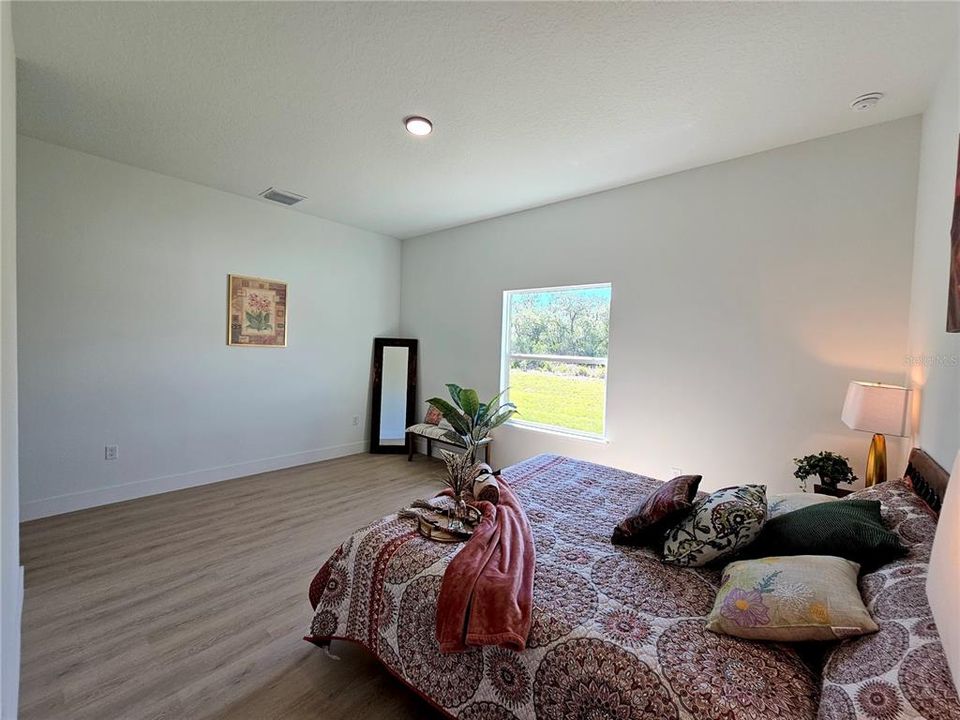 For Sale: $325,000 (4 beds, 2 baths, 1903 Square Feet)