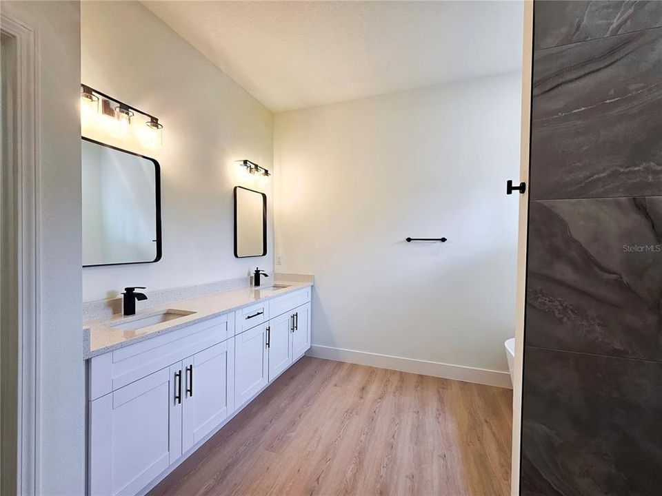 For Sale: $325,000 (4 beds, 2 baths, 1903 Square Feet)