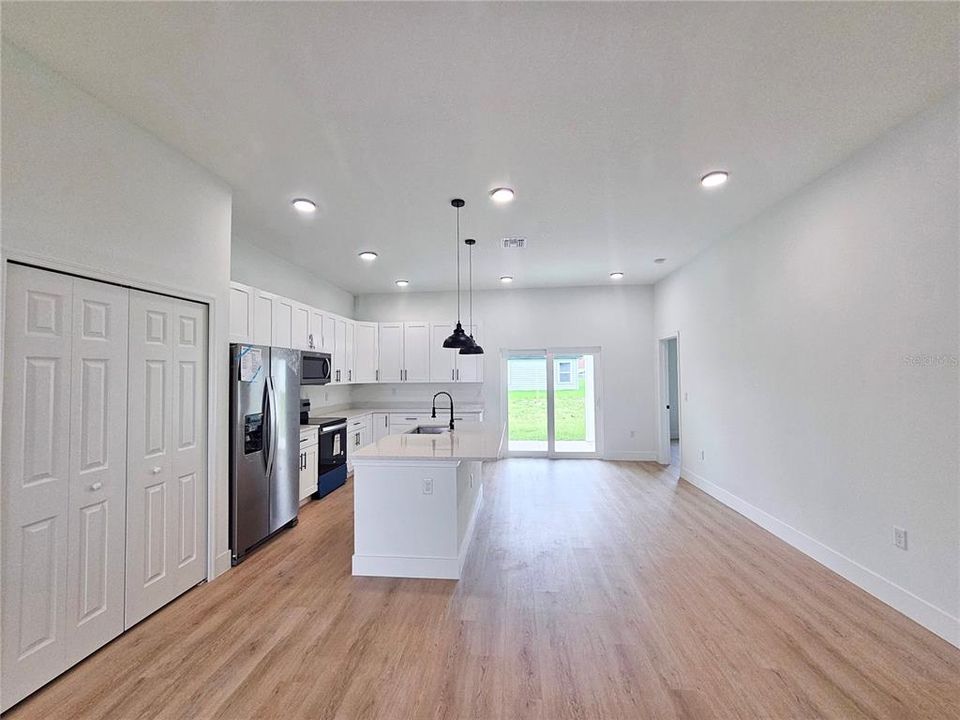For Sale: $325,000 (4 beds, 2 baths, 1903 Square Feet)