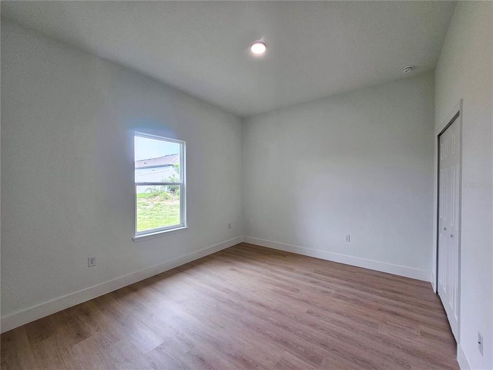 For Sale: $325,000 (4 beds, 2 baths, 1903 Square Feet)