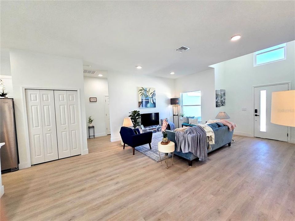 For Sale: $325,000 (4 beds, 2 baths, 1903 Square Feet)