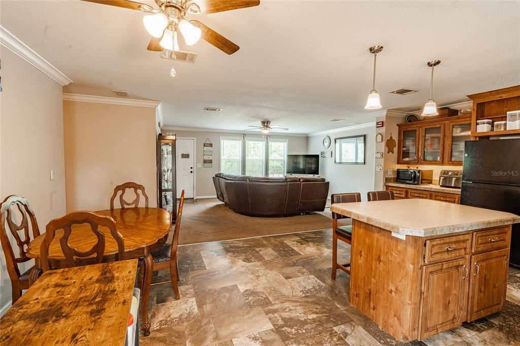 For Sale: $375,000 (4 beds, 2 baths, 1736 Square Feet)