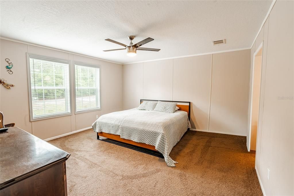 For Sale: $375,000 (4 beds, 2 baths, 1736 Square Feet)