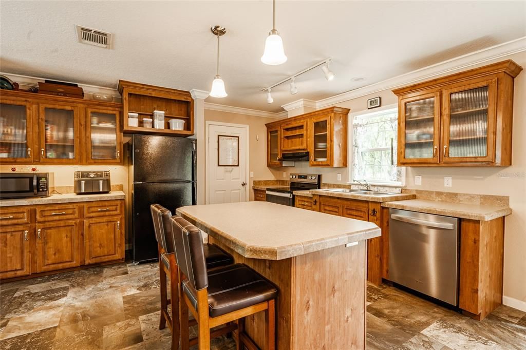 For Sale: $375,000 (4 beds, 2 baths, 1736 Square Feet)