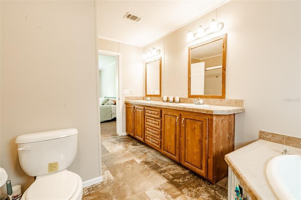 For Sale: $375,000 (4 beds, 2 baths, 1736 Square Feet)