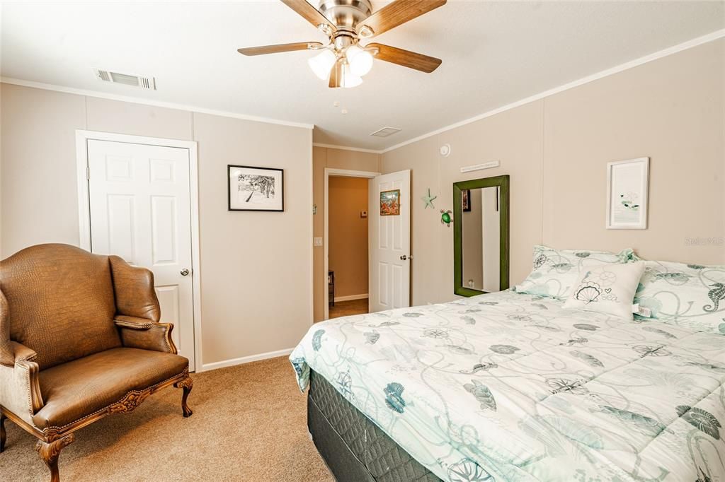 For Sale: $375,000 (4 beds, 2 baths, 1736 Square Feet)