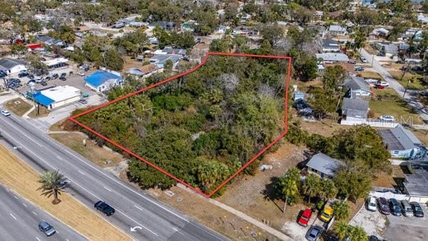 待售: $499,000 (1.29 acres)