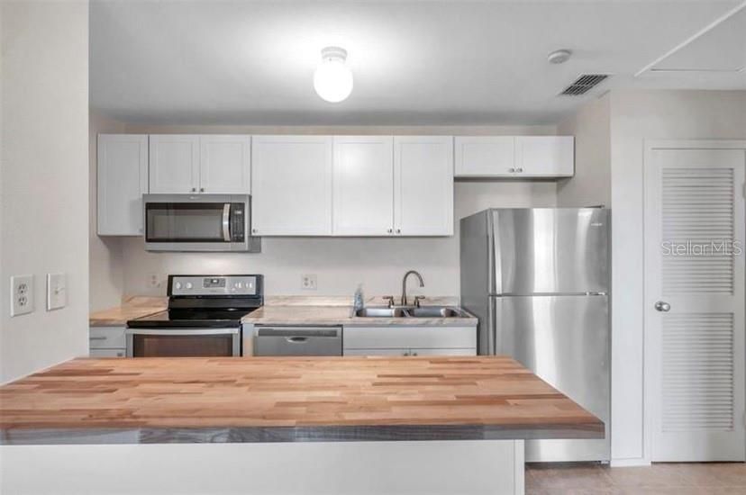 For Sale: $127,500 (1 beds, 1 baths, 525 Square Feet)