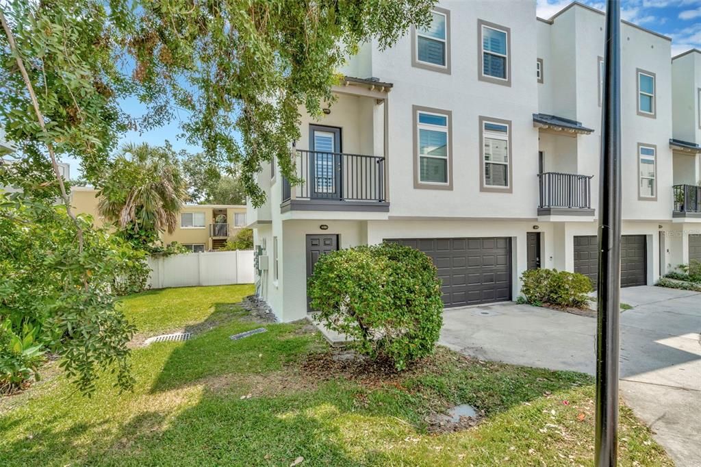 For Rent: $4,000 (3 beds, 3 baths, 1971 Square Feet)