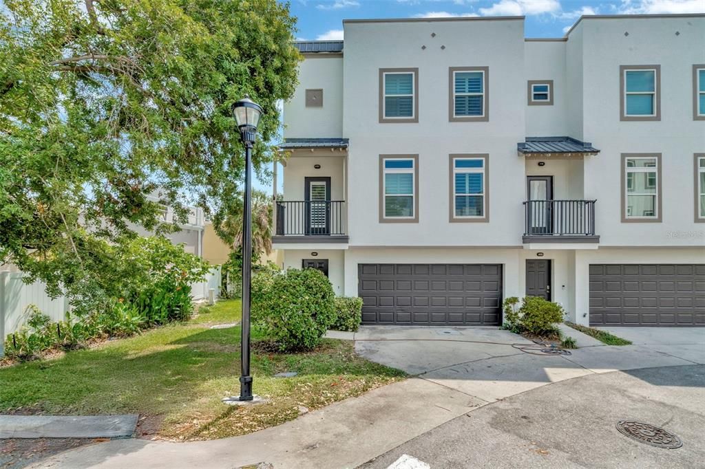 For Rent: $4,000 (3 beds, 3 baths, 1971 Square Feet)