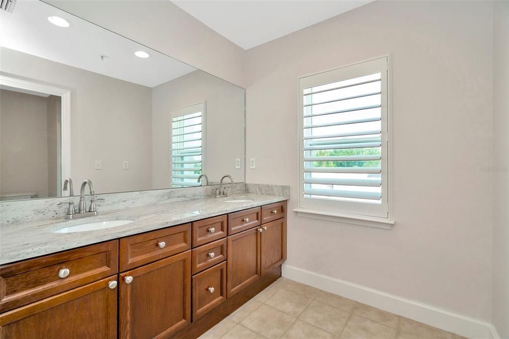 For Rent: $4,000 (3 beds, 3 baths, 1971 Square Feet)