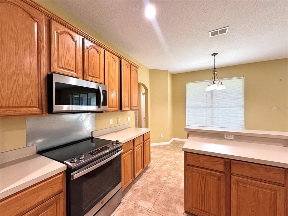 For Rent: $3,399 (4 beds, 2 baths, 2288 Square Feet)