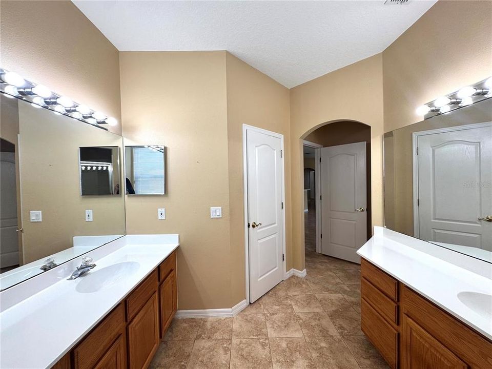 For Rent: $3,399 (4 beds, 2 baths, 2288 Square Feet)