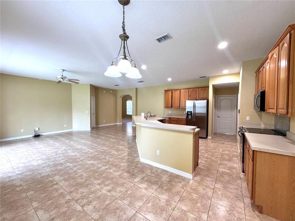 For Rent: $3,399 (4 beds, 2 baths, 2288 Square Feet)