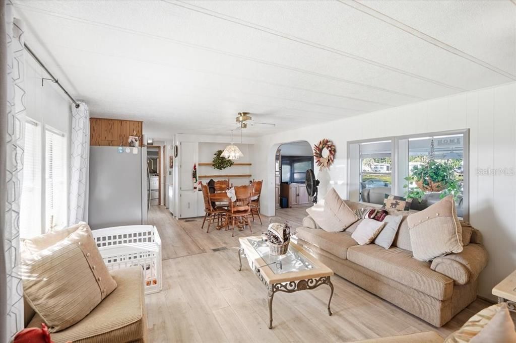 For Sale: $237,000 (2 beds, 2 baths, 1398 Square Feet)