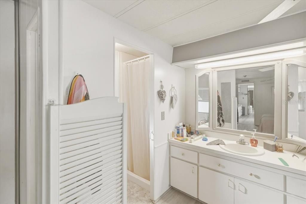 For Sale: $237,000 (2 beds, 2 baths, 1398 Square Feet)