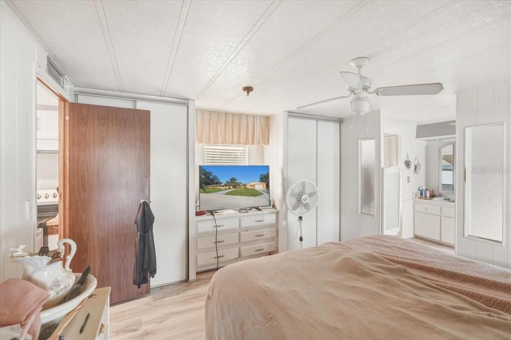 For Sale: $237,000 (2 beds, 2 baths, 1398 Square Feet)
