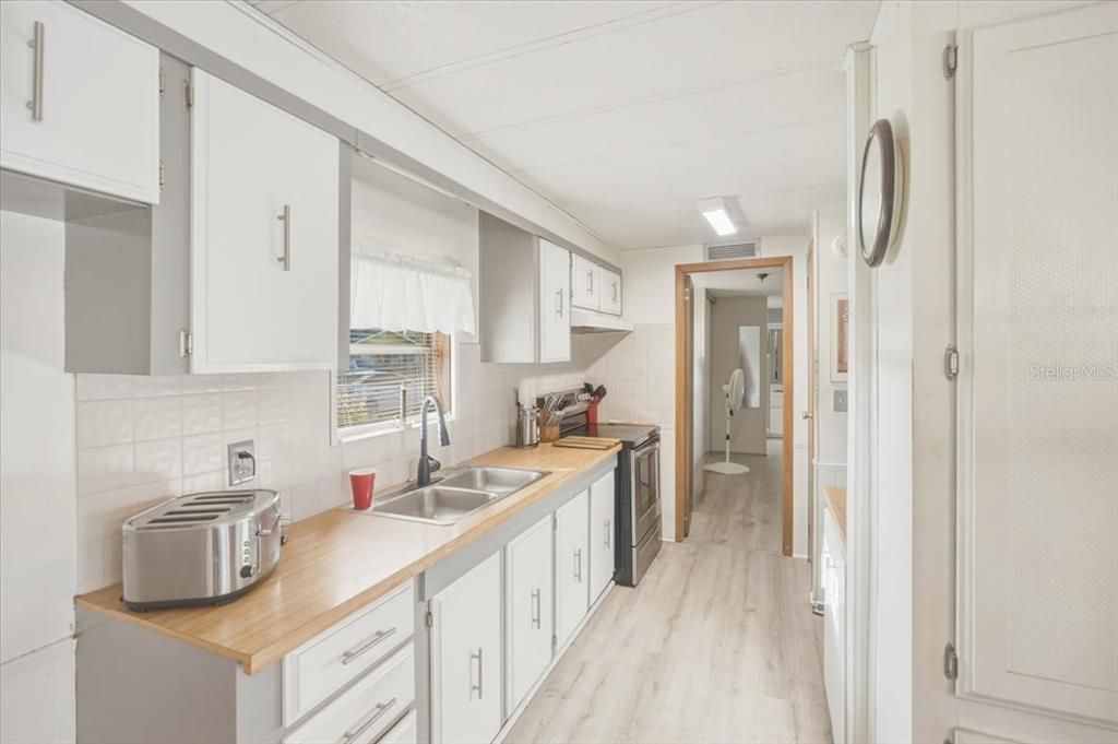 For Sale: $237,000 (2 beds, 2 baths, 1398 Square Feet)