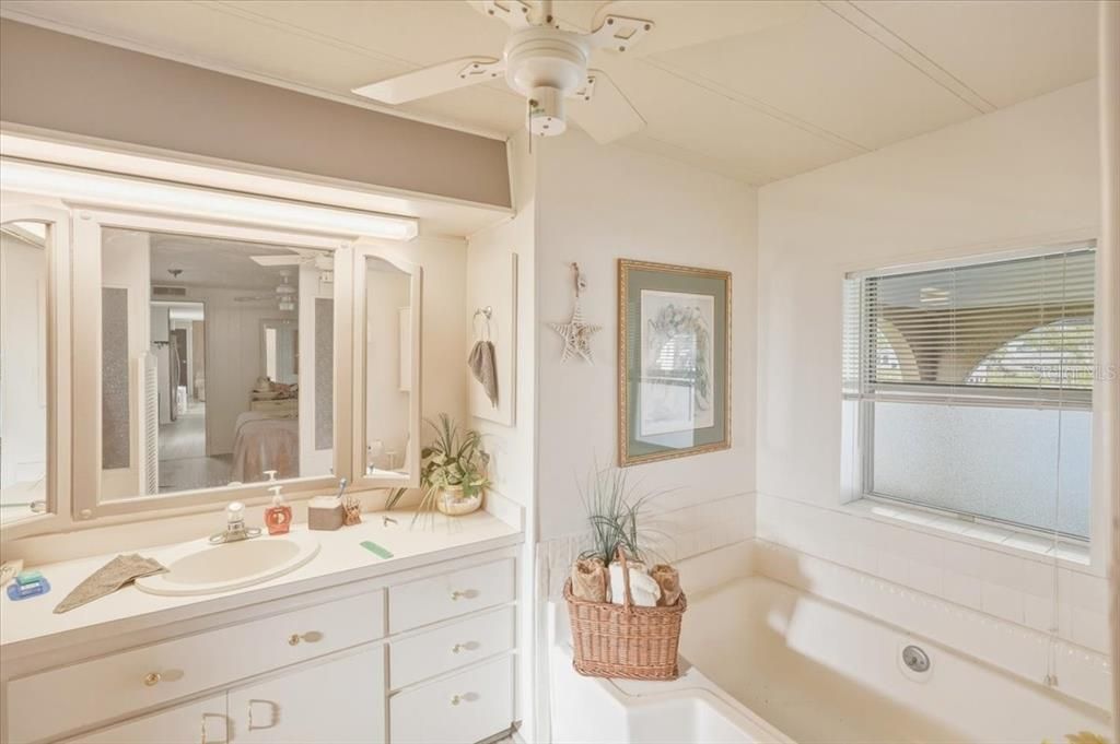 For Sale: $237,000 (2 beds, 2 baths, 1398 Square Feet)