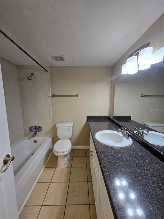 For Rent: $1,275 (2 beds, 2 baths, 900 Square Feet)