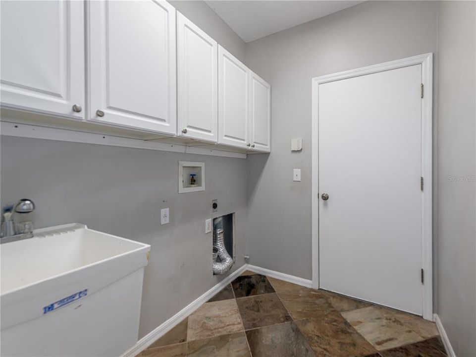 For Rent: $4,500 (4 beds, 3 baths, 2598 Square Feet)