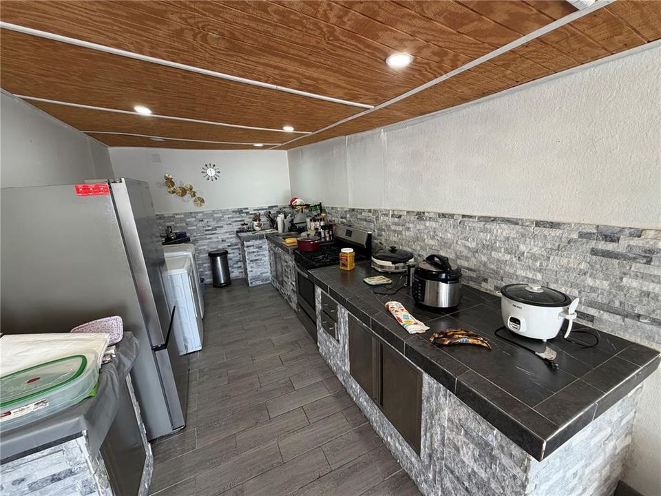 Под контрактом: $619,999 (6 спален, 5 ванн, 2471 Квадратных фут)