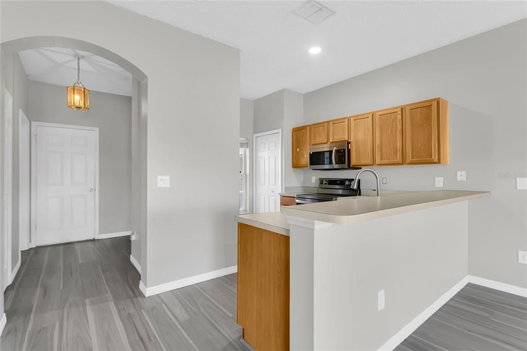 For Sale: $295,000 (2 beds, 2 baths, 1275 Square Feet)