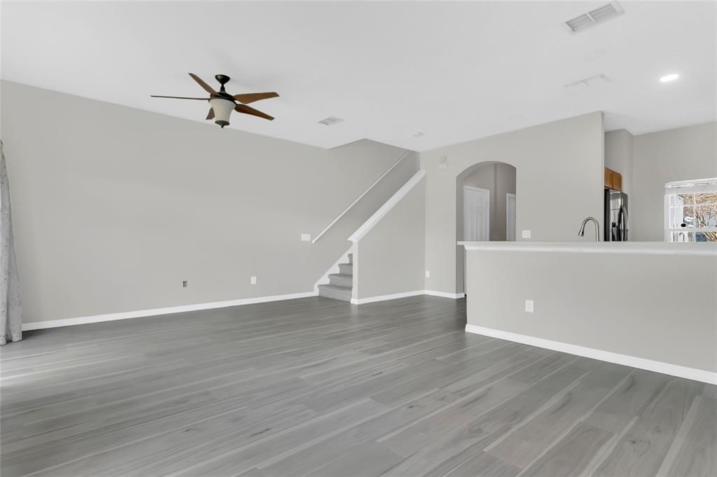 For Sale: $295,000 (2 beds, 2 baths, 1275 Square Feet)