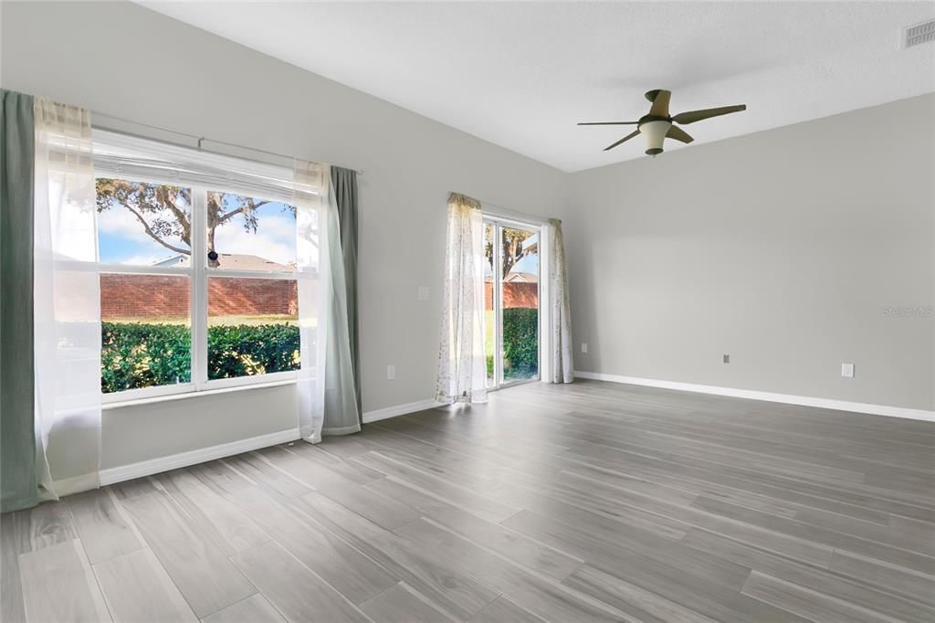 For Sale: $295,000 (2 beds, 2 baths, 1275 Square Feet)