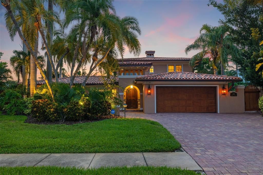 For Sale: $2,250,000 (5 beds, 4 baths, 3952 Square Feet)