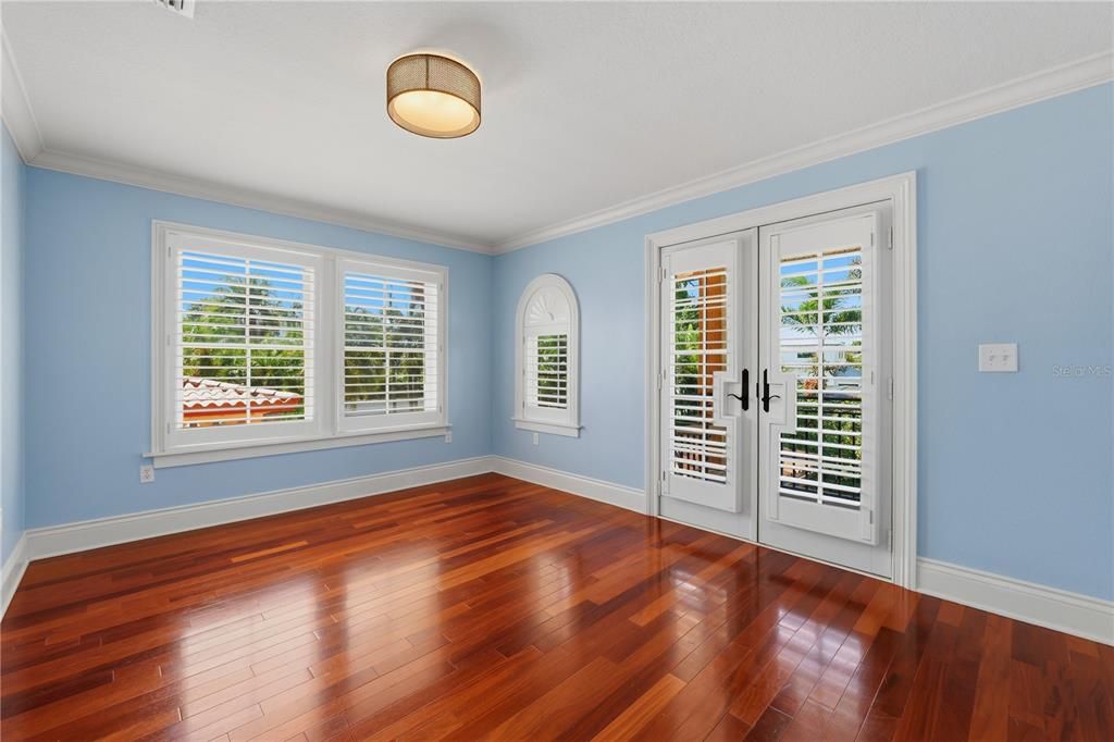For Sale: $2,250,000 (5 beds, 4 baths, 3952 Square Feet)