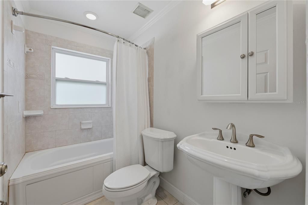 For Sale: $2,250,000 (5 beds, 4 baths, 3952 Square Feet)