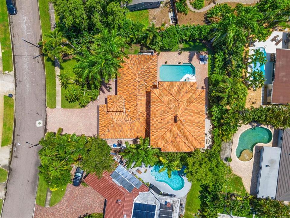 For Sale: $2,250,000 (5 beds, 4 baths, 3952 Square Feet)