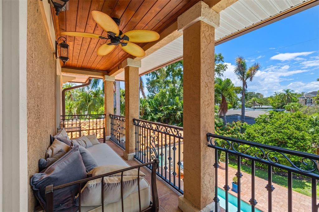 For Sale: $2,250,000 (5 beds, 4 baths, 3952 Square Feet)