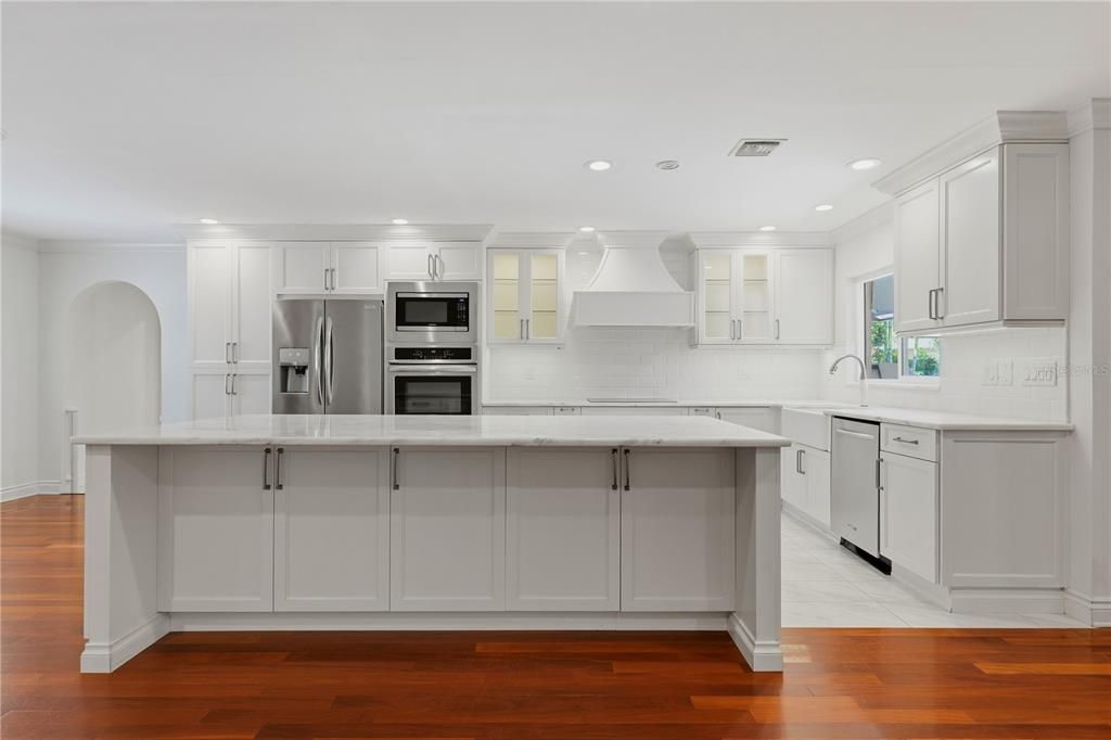 For Sale: $2,250,000 (5 beds, 4 baths, 3952 Square Feet)